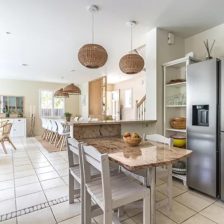 Fleurs Des Pins, Piscine Chauffee , 80 M De La Pereire *