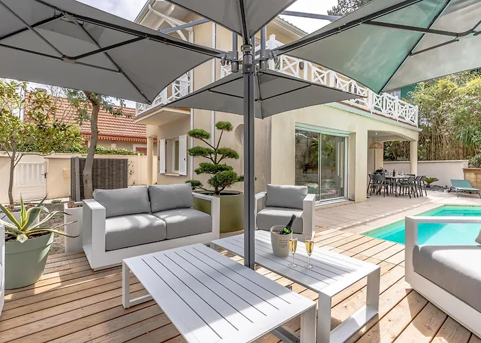 Fleurs Des Pins, Piscine Chauffee , 80 M De La Pereire 别墅