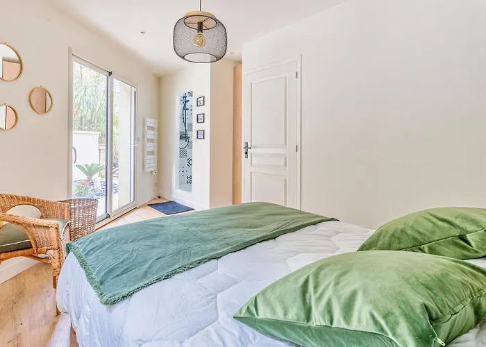 Fleurs Des Pins, Piscine Chauffee , 80 M De La Pereire Villa